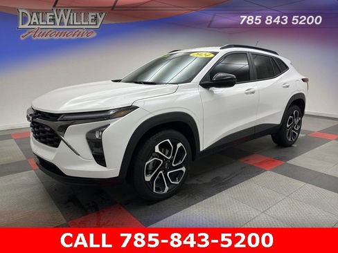 Used 2024 Chevrolet Trax RS w/ Driver Confidence Package image 3