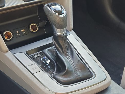 Used 2019 Hyundai Elantra SE image 24