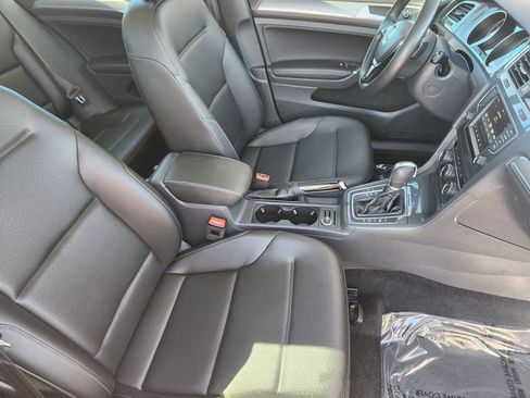 Used 2017 Volkswagen Golf Alltrack SE image 4