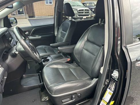 Used 2016 Toyota Sienna SE Premium FWD image 15