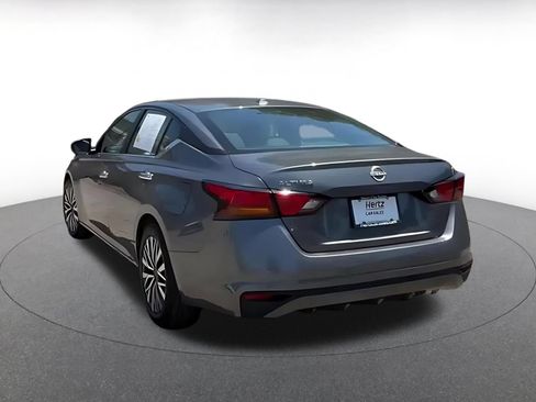 Used 2025 Nissan Altima 2.5 SV FWD image 11