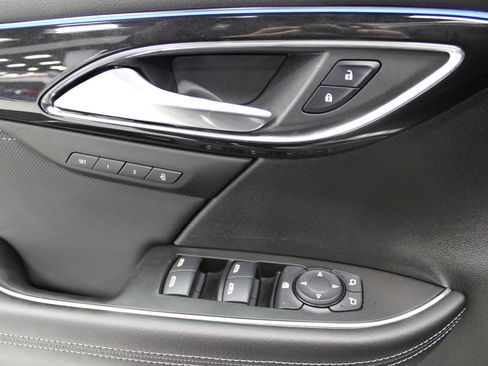 Used 2024 Buick Envision Preferred image 12