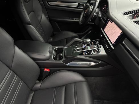 Used 2022 Porsche Cayenne Turbo GT image 21