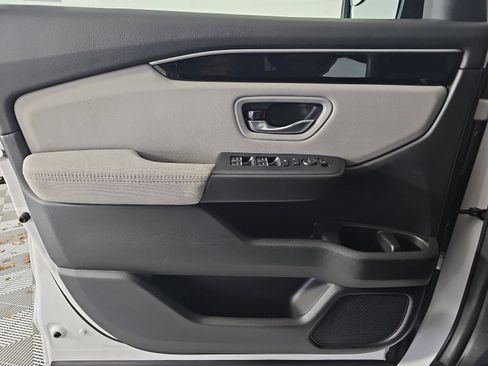 Used 2023 Honda Pilot LX image 25