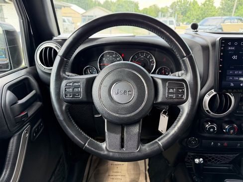 Used 2016 Jeep Wrangler Unlimited Sahara w/ Connectivity Group AWD/4WD image 20