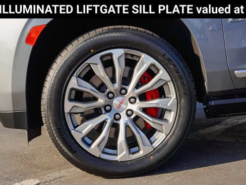 Used 2022 GMC Yukon Denali w/ Denali Ultimate Package AWD/4WD image 10
