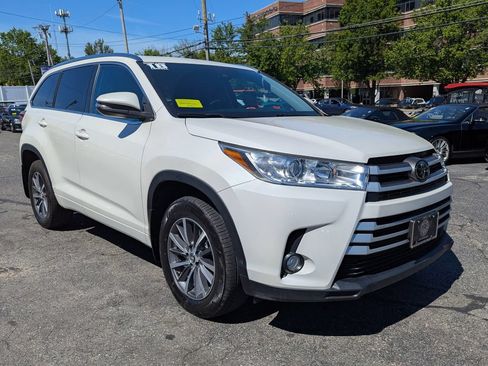 Used 2018 Toyota Highlander XLE AWD/4WD image 5