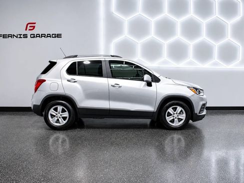 Used 2021 Chevrolet Trax LT w/ Driver Confidence Package FWD image 6