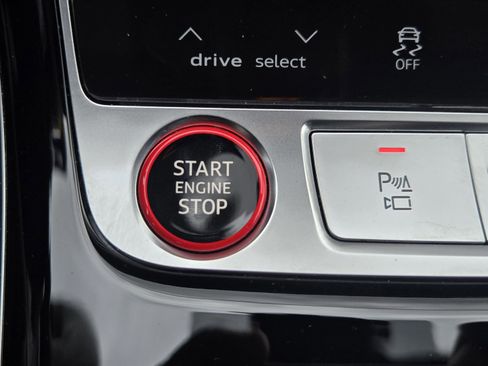 Used 2024 Audi S8 image 27
