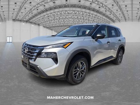 Used 2024 Nissan Rogue S FWD image 3