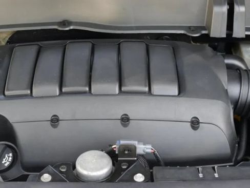 Used 2016 GMC Acadia SLE FWD image 16