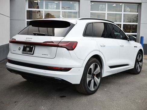 Used 2022 Audi e-tron Premium Plus image 7