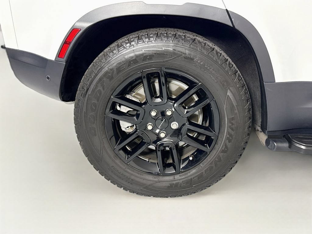 Used 2026 Land Rover Defender 110 S AWD/4WD image 33