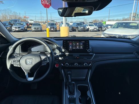 Used 2018 Honda Accord Touring image 18