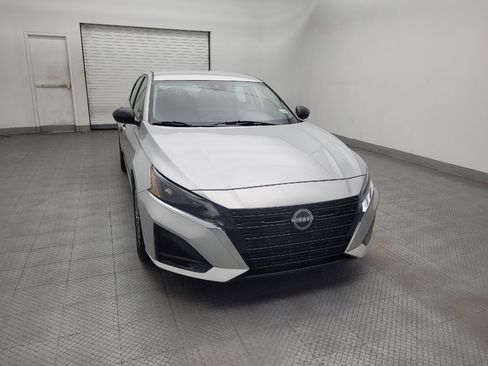 Used 2024 Nissan Altima 2.5 SV FWD image 14