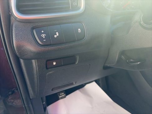 Used 2019 Kia Sorento AWD image 17