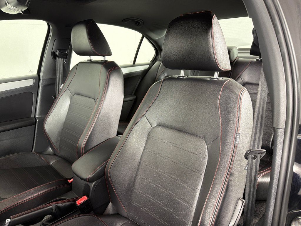 Used 2013 Volkswagen Jetta GLI FWD image 11