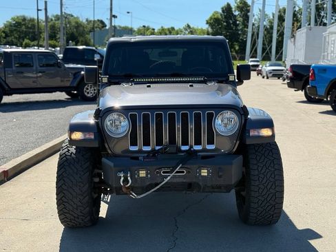 Used 2018 Jeep Wrangler Unlimited Sahara AWD/4WD image 3