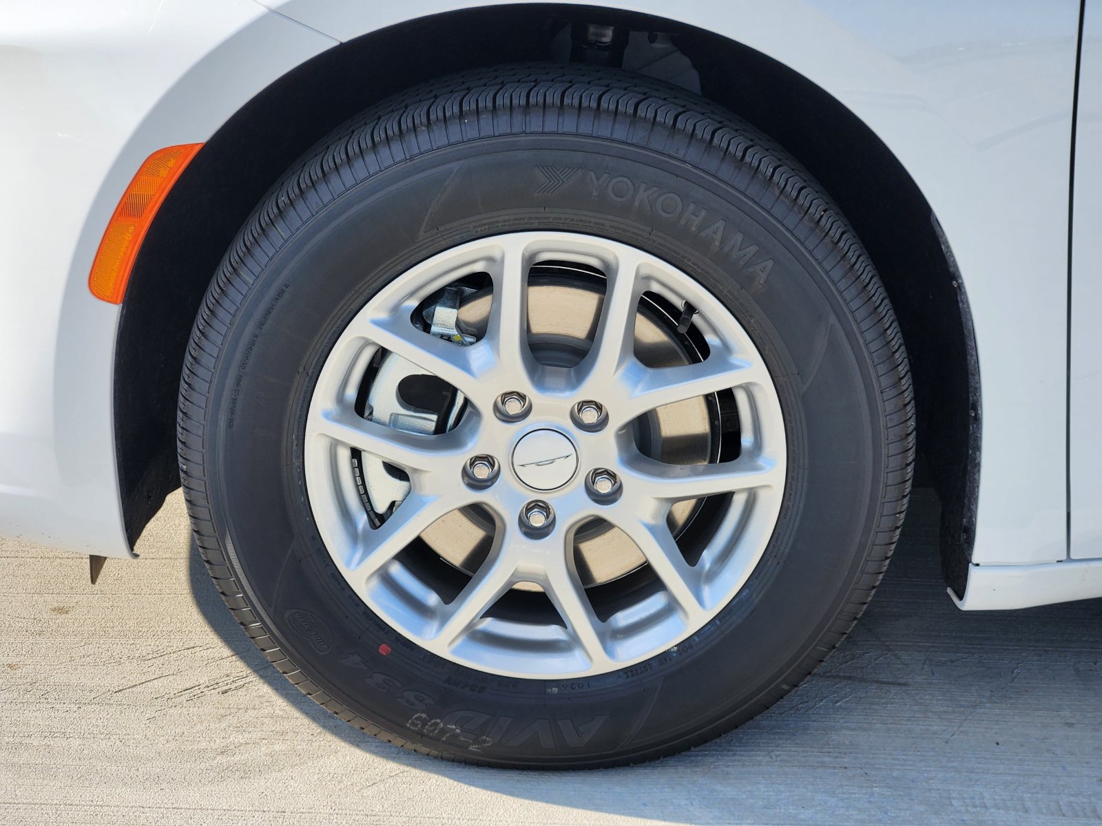 New 2027 Chrysler Pacifica Select FWD image 11