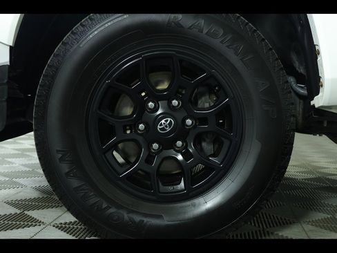 Used 2022 Toyota Tacoma SR5 image 5