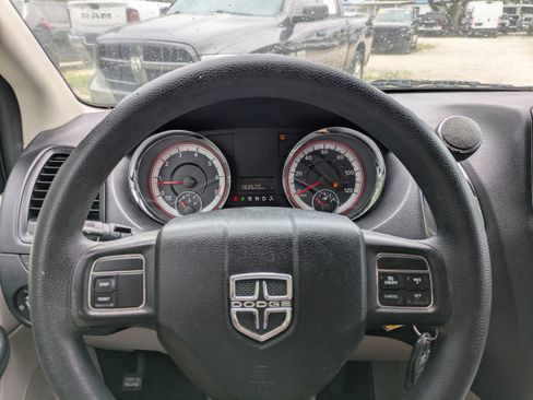 Used 2012 Dodge Grand Caravan SXT FWD image 22
