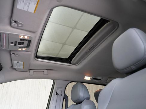 Used 2022 Toyota Sienna XLE w/ XLE Plus Package image 23