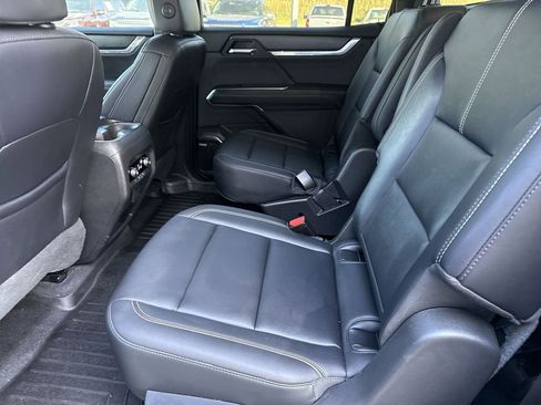 Used 2025 GMC Acadia Elevation w/ Elevation Premium Package AWD/4WD image 24