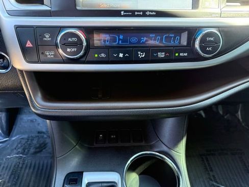 Used 2018 Toyota Highlander XLE image 25