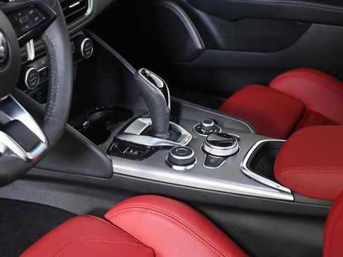 Used 2025 Alfa Romeo Giulia w/ Veloce Package Rwd image 23