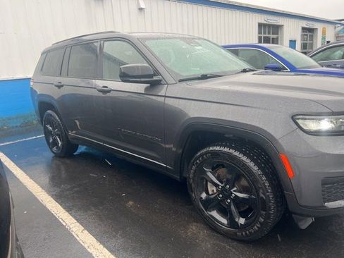 Used 2022 Jeep Grand Cherokee L Laredo image 4