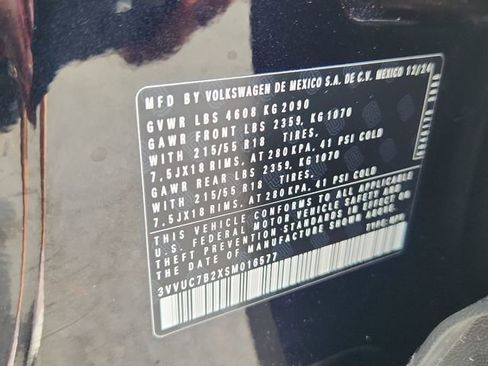 Used 2025 Volkswagen Taos SE AWD/4WD image 16