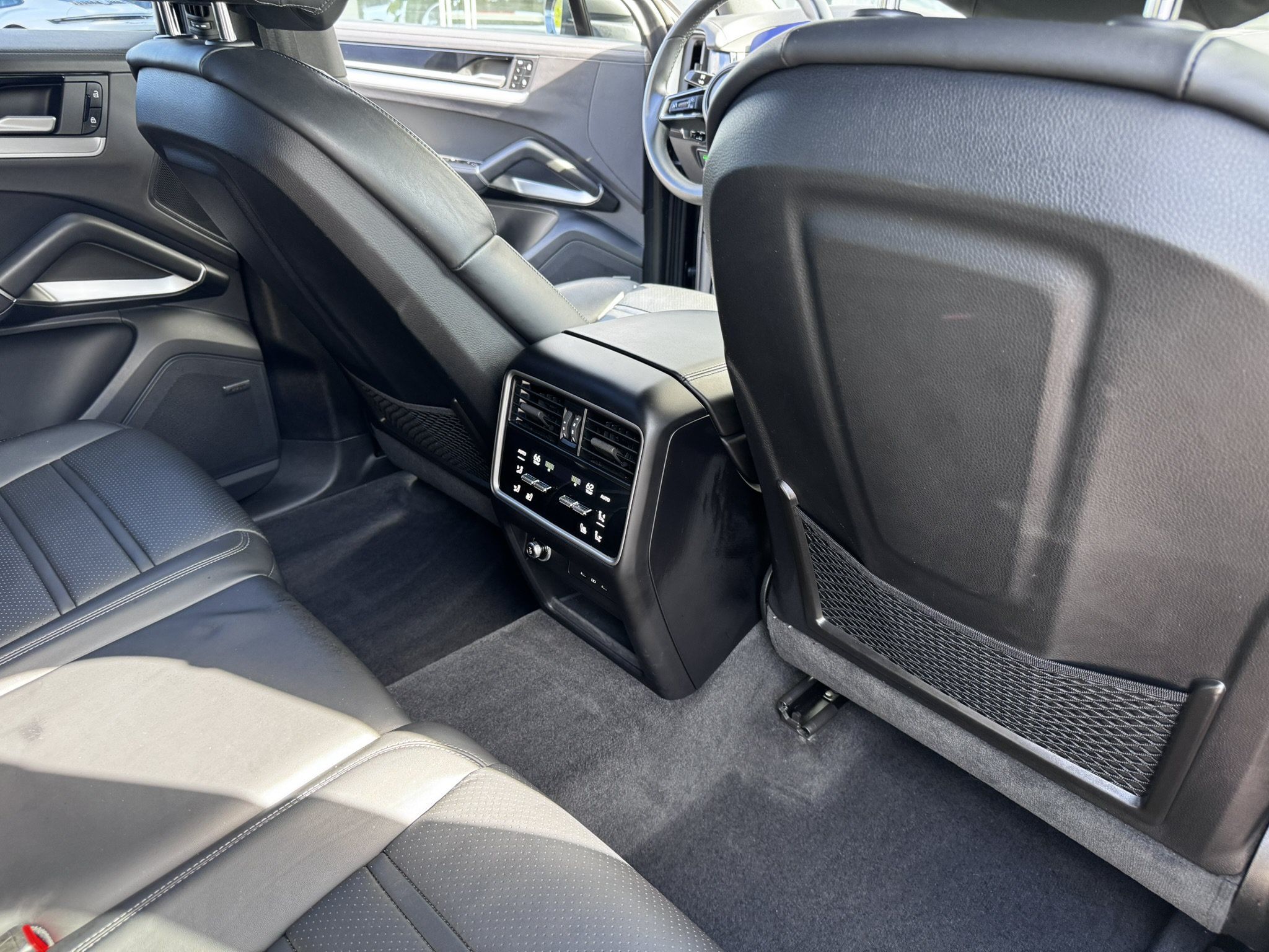 Certified 2024 Porsche Cayenne S AWD/4WD image 27