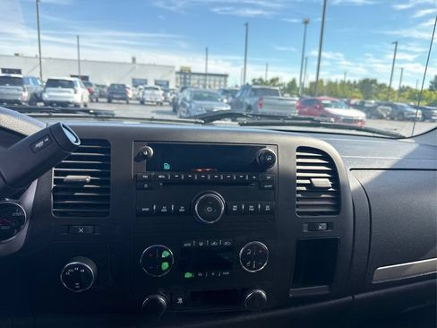 Used 2009 GMC Sierra 1500 SLE w/ Power Pack Plus AWD/4WD image 11