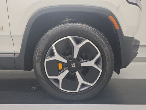 Used 2024 Rivian R1S Adventure AWD/4WD image 11