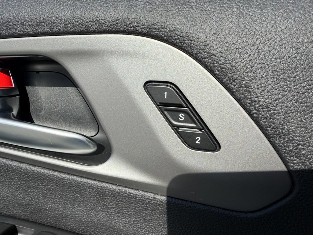 New 2027 Chrysler Pacifica Select FWD image 12