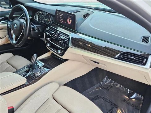 Used 2019 BMW 530e w/ Premium Package image 23