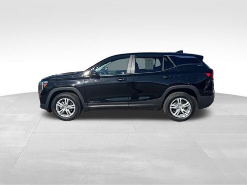 Used 2022 GMC Terrain SLE image 2