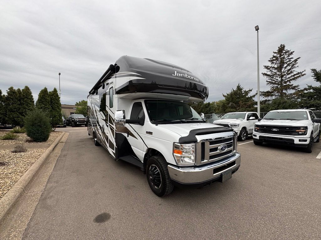 Used 2017 Ford E-450 and Econoline 450 Super Duty w/ Motorhome Prep Package RWD image 4
