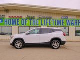 Used 2024 GMC Terrain SLE image 3