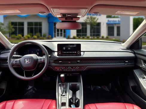 Used 2025 Honda Accord SE image 31