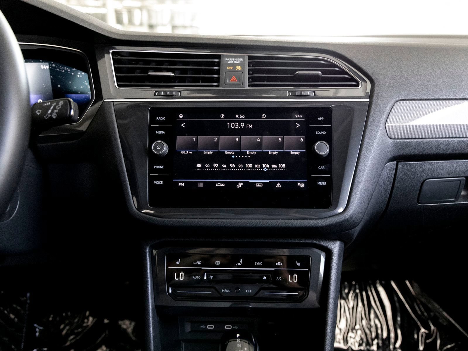 Used 2023 Volkswagen Tiguan SE FWD image 16