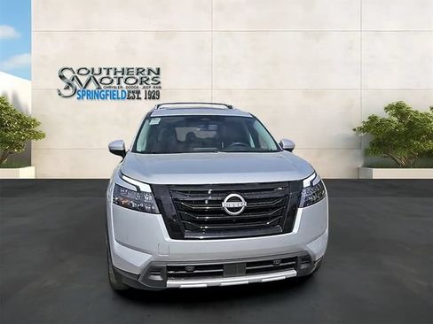 Used 2025 Nissan Pathfinder Platinum w/ Black Appearance Package FWD image 39