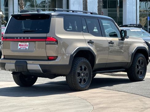 Used 2025 Lexus GX 550 image 4