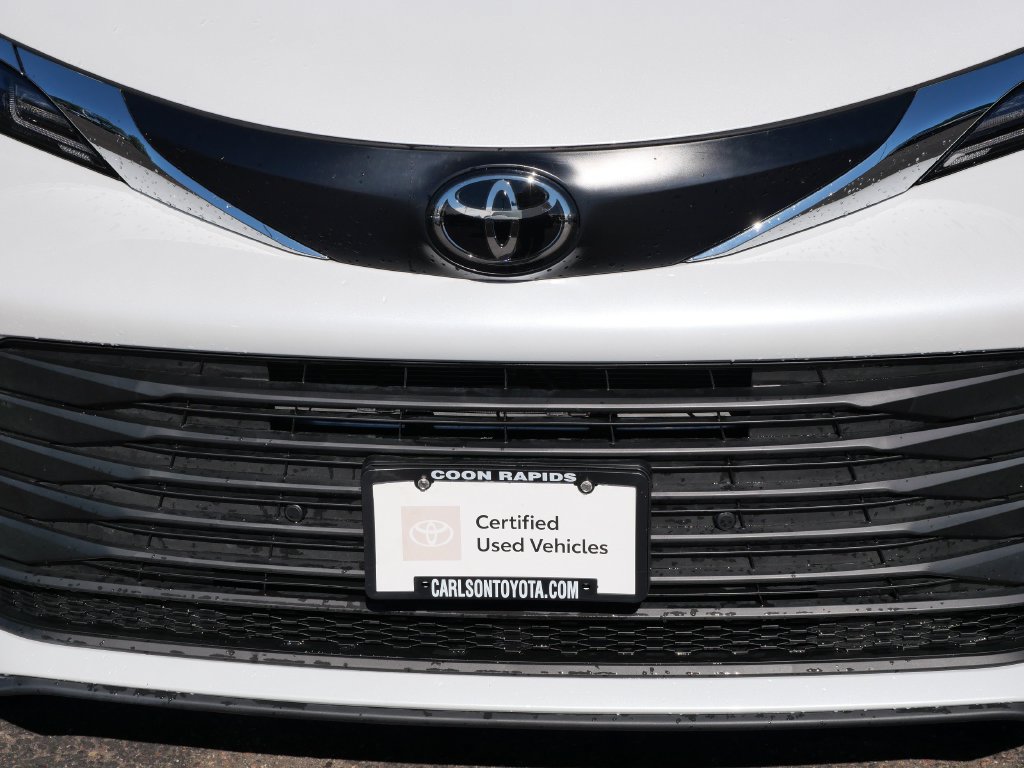 Certified 2026 Toyota Sienna XLE FWD image 9
