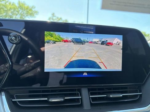 Certified 2025 Chevrolet Trax LT w/ LT Convenience Package FWD image 23