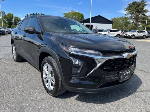 Used 2024 Chevrolet Trax LS FWD image 9