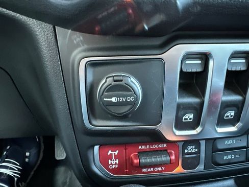 Used 2025 Jeep Wrangler Sport AWD/4WD image 20