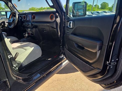 Used 2023 Jeep Gladiator Mojave w/ Cold Weather Group AWD/4WD image 80