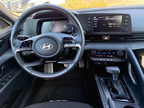 Used 2025 Hyundai Elantra Sport image 23