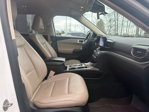 Used 2020 Ford Explorer XLT w/ Equipment Group 202A image 10